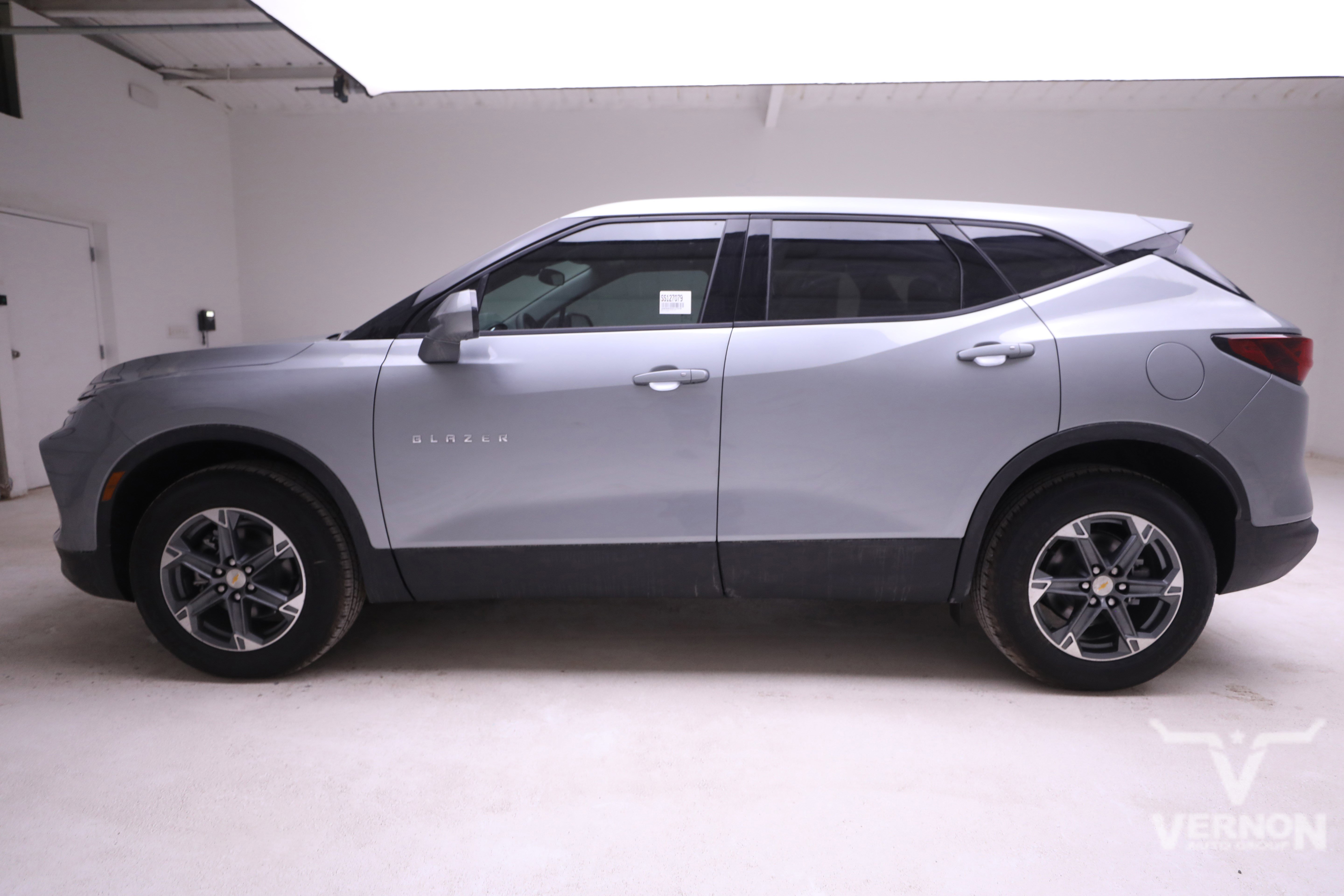 2025 Chevrolet Blazer 2LT photo 2