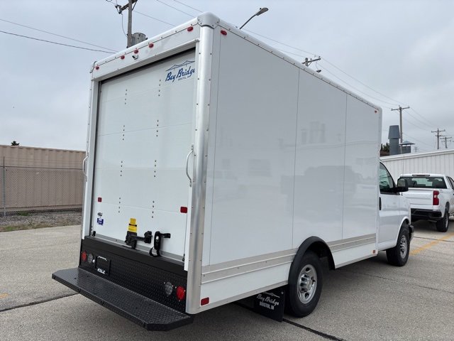 2025 Chevrolet Express Cutaway 3500 photo 2