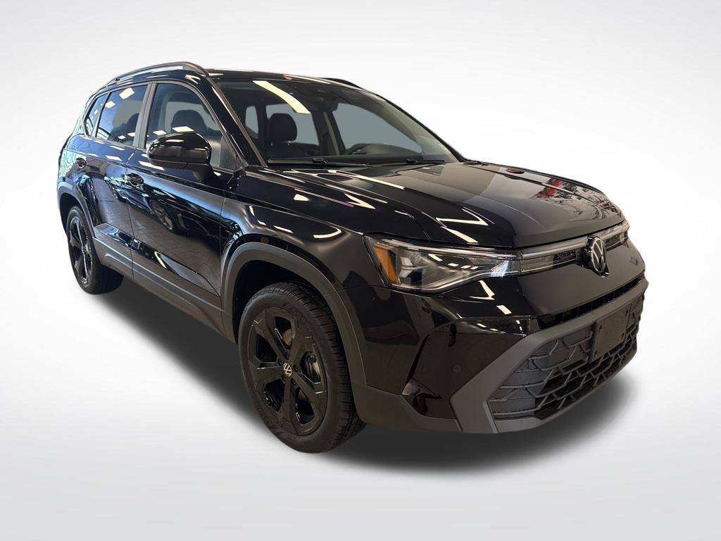2025 Volkswagen Taos SE photo 4