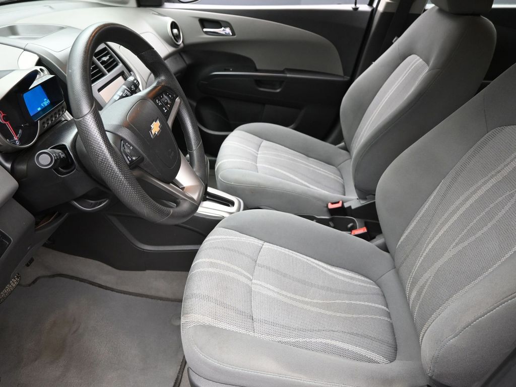 2016 Chevrolet Sonic LT photo 8