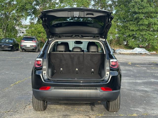 2022 Jeep Compass Latitude Lux photo 12