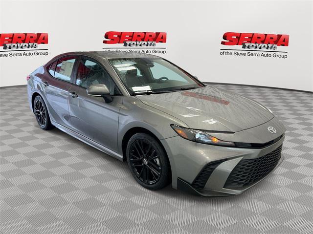 2025 Toyota Camry SE's photo