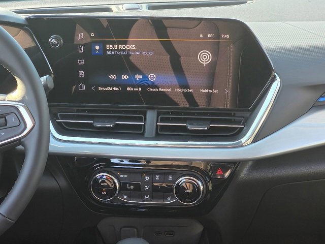 2025 Chevrolet Trax LT photo 3