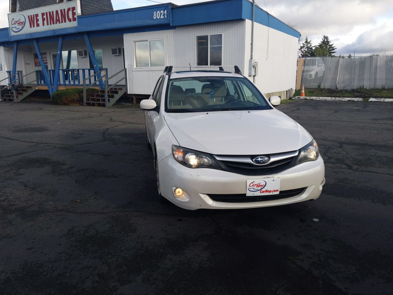 Used 2010 White Subaru 2.5I PREM image 1