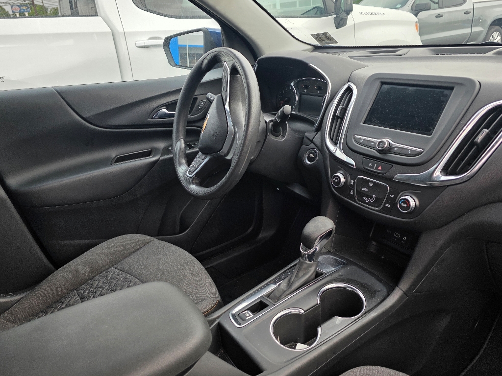 2022 Chevrolet Equinox LT photo 3