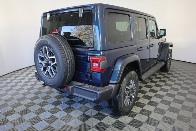 2025 Jeep Wrangler Sahara photo 4