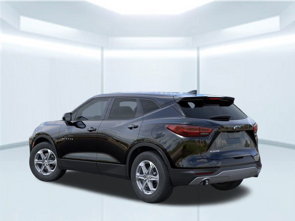 2025 Chevrolet Blazer 2LT photo 2