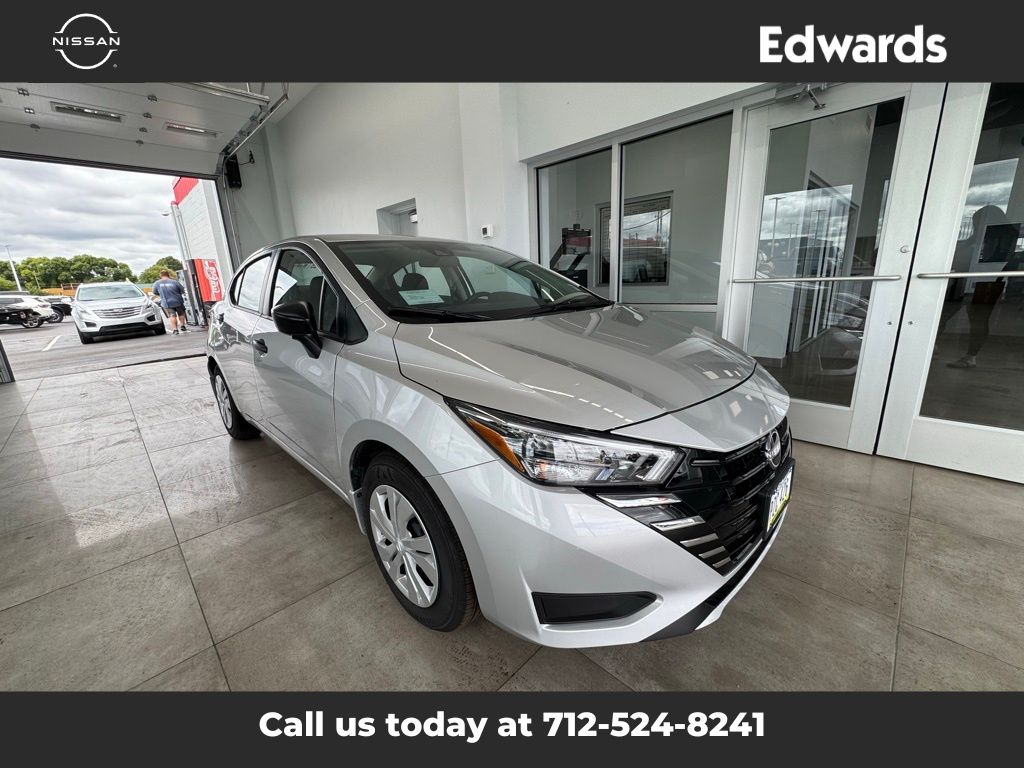 2025 Nissan Versa 1.6 S photo 2