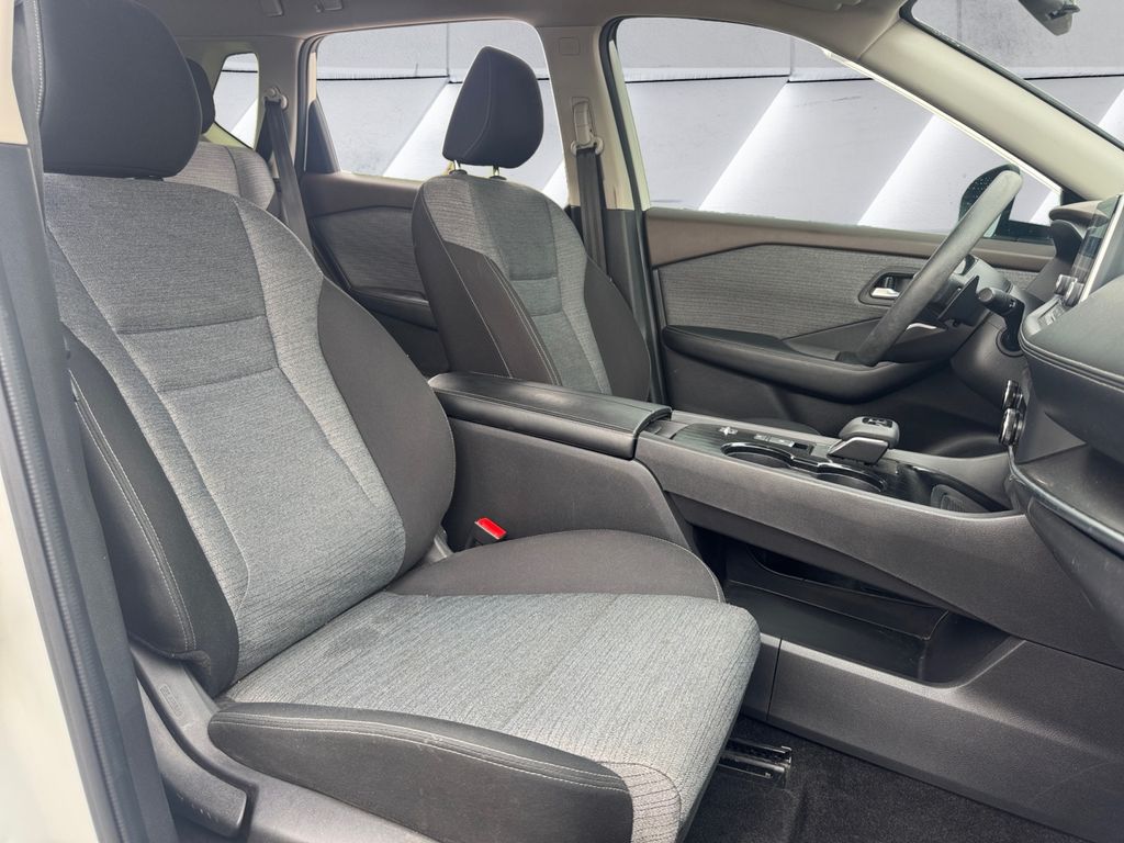2023 Nissan Rogue SV photo 14