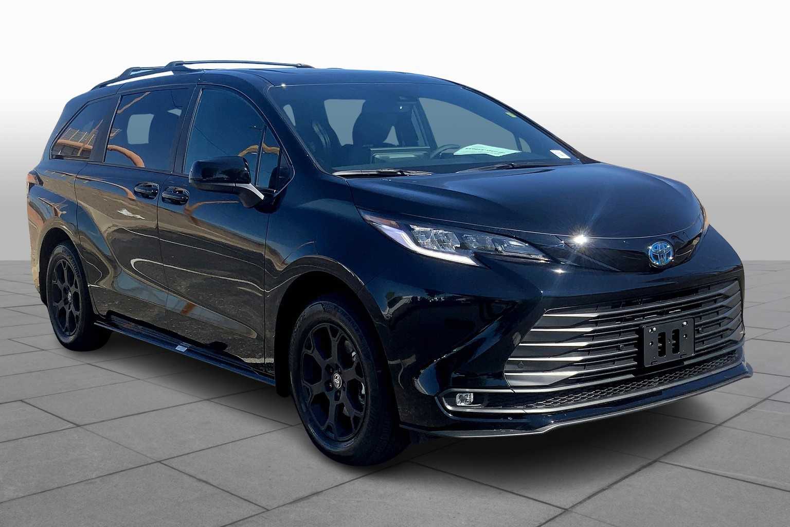 2025 Toyota Sienna Woodland Edition photo 2