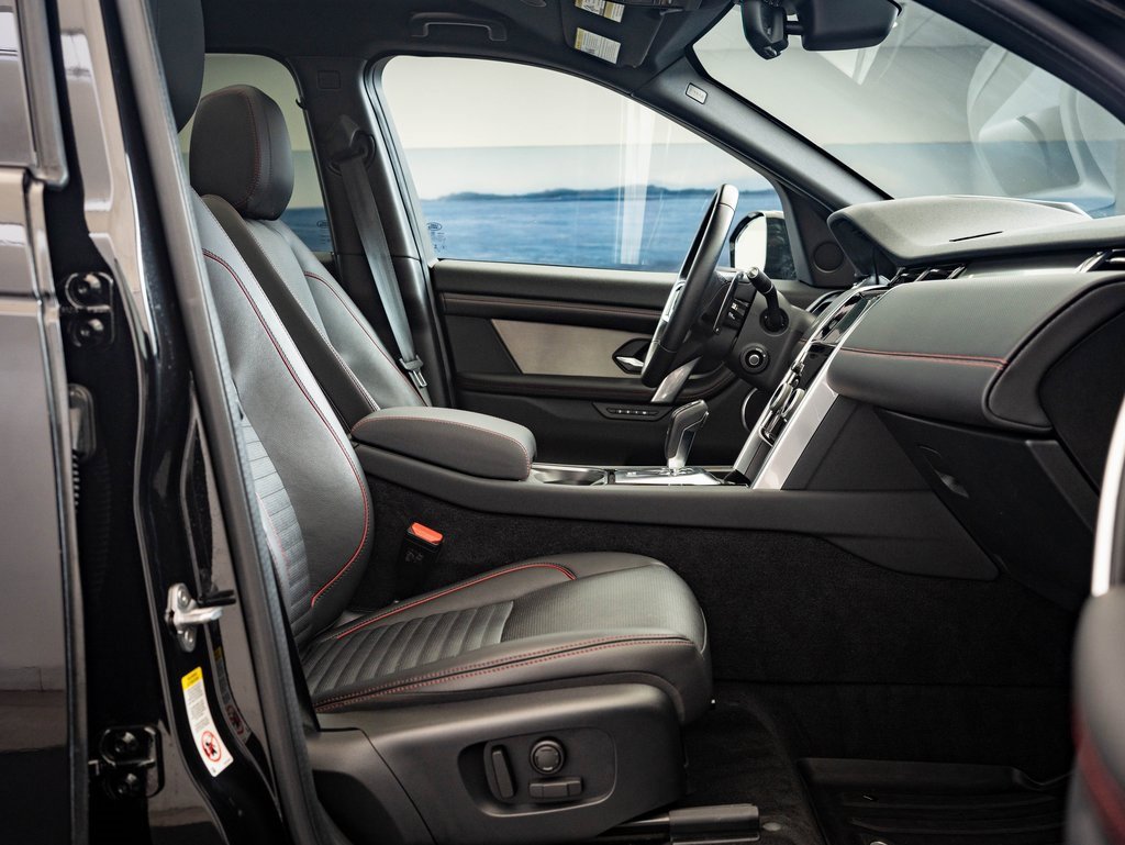 2023 Land Rover Discovery Sport SE R-Dynamic photo 18