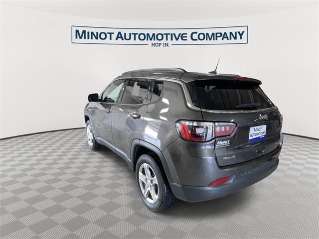 2024 Jeep Compass Latitude photo 2