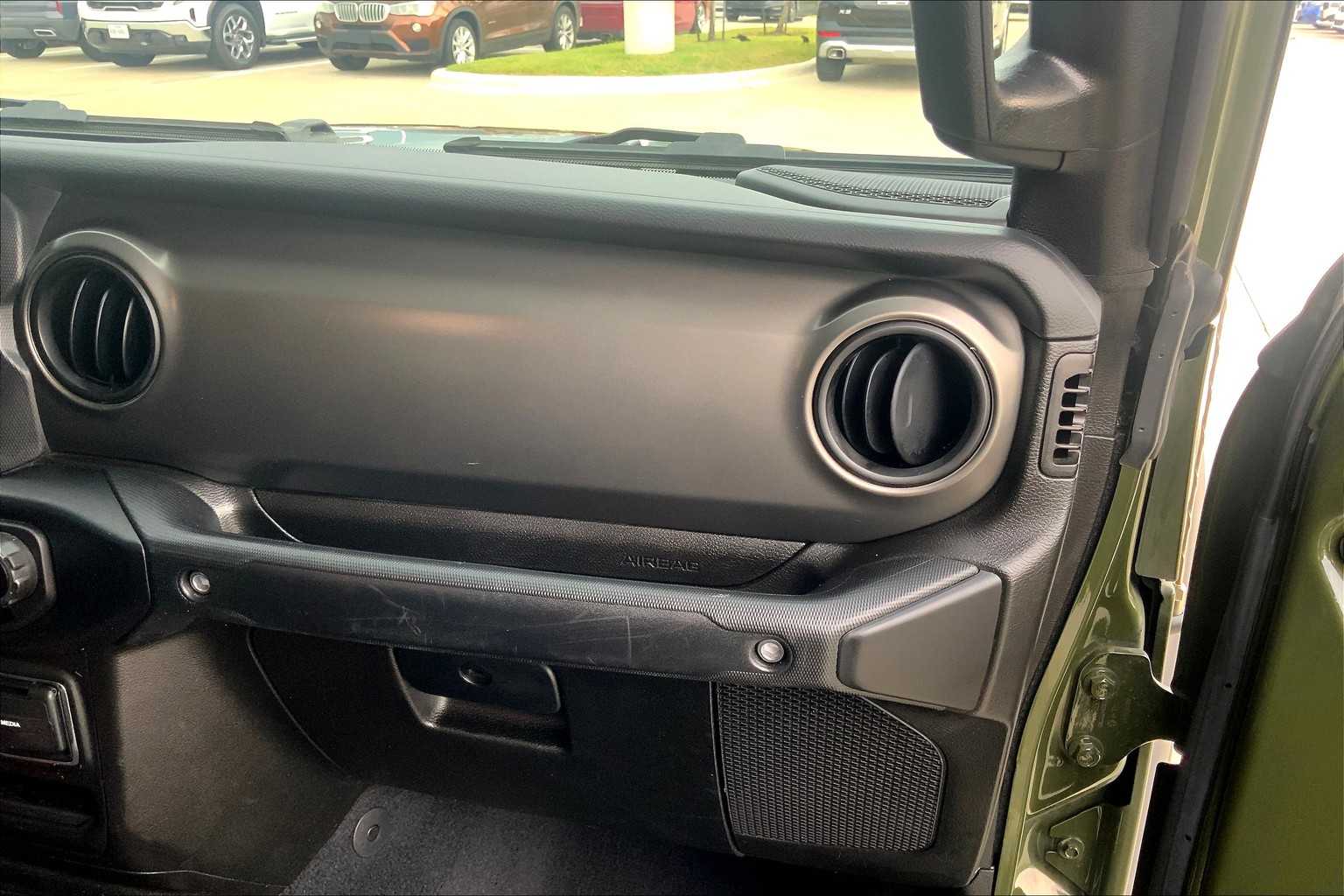 2023 Jeep Gladiator Sport photo 18