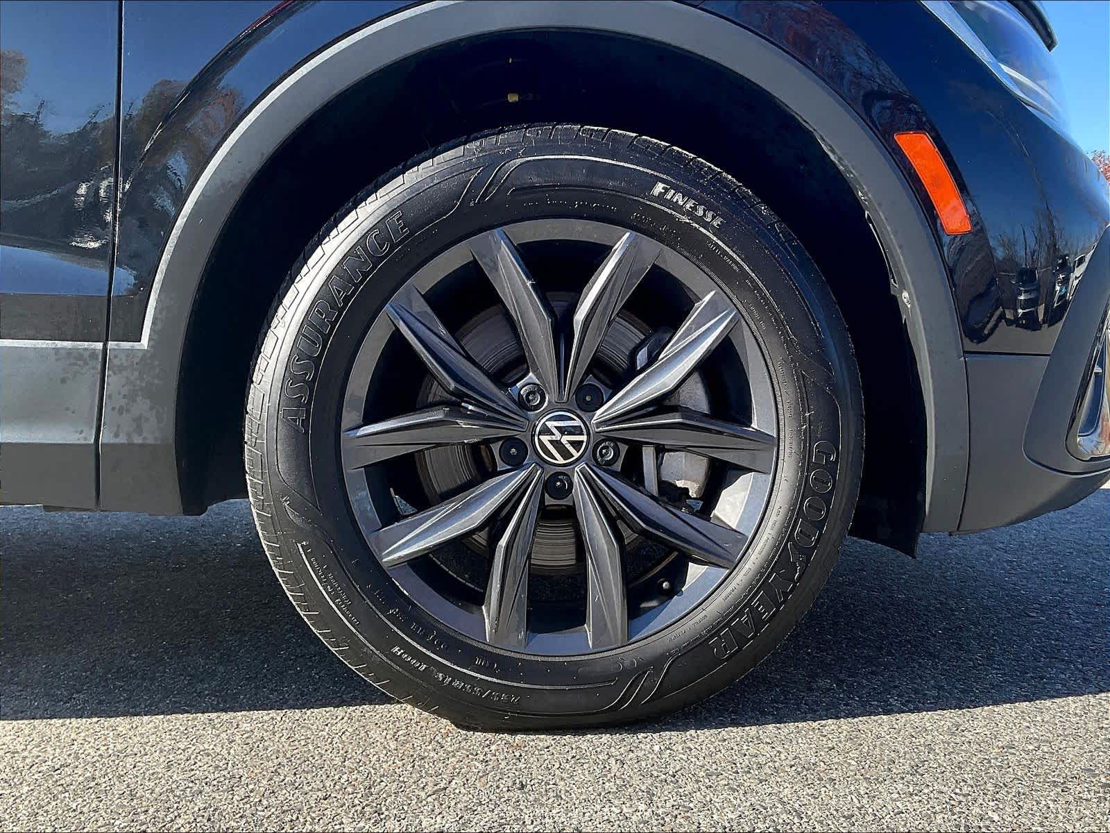 2022 Volkswagen Tiguan SE photo 3