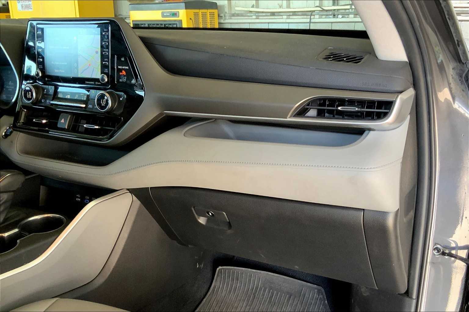 2022 Toyota Highlander XLE photo 34
