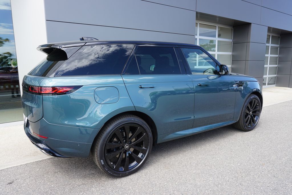 2025 Land Rover Range Rover Sport SE photo 4