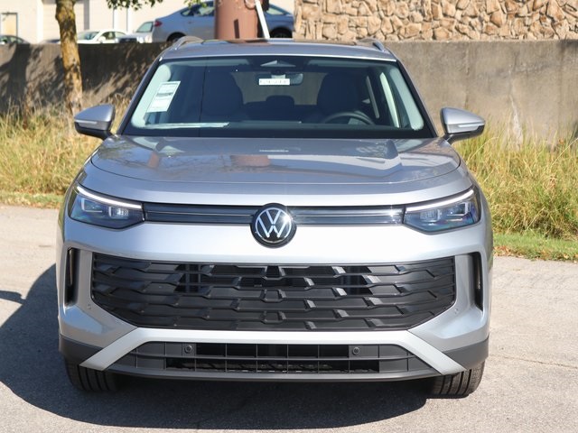 2026 Volkswagen Tiguan SE photo 2