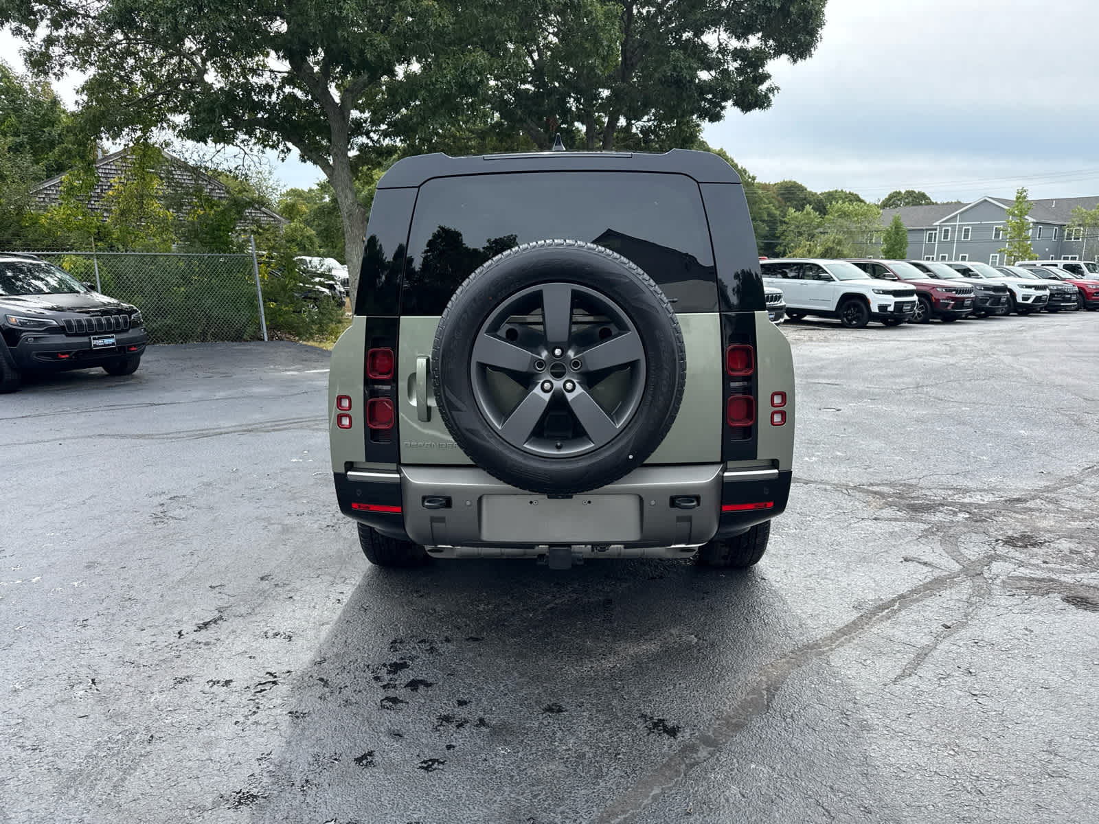 2025 Land Rover Defender X-Dynamic SE photo 3