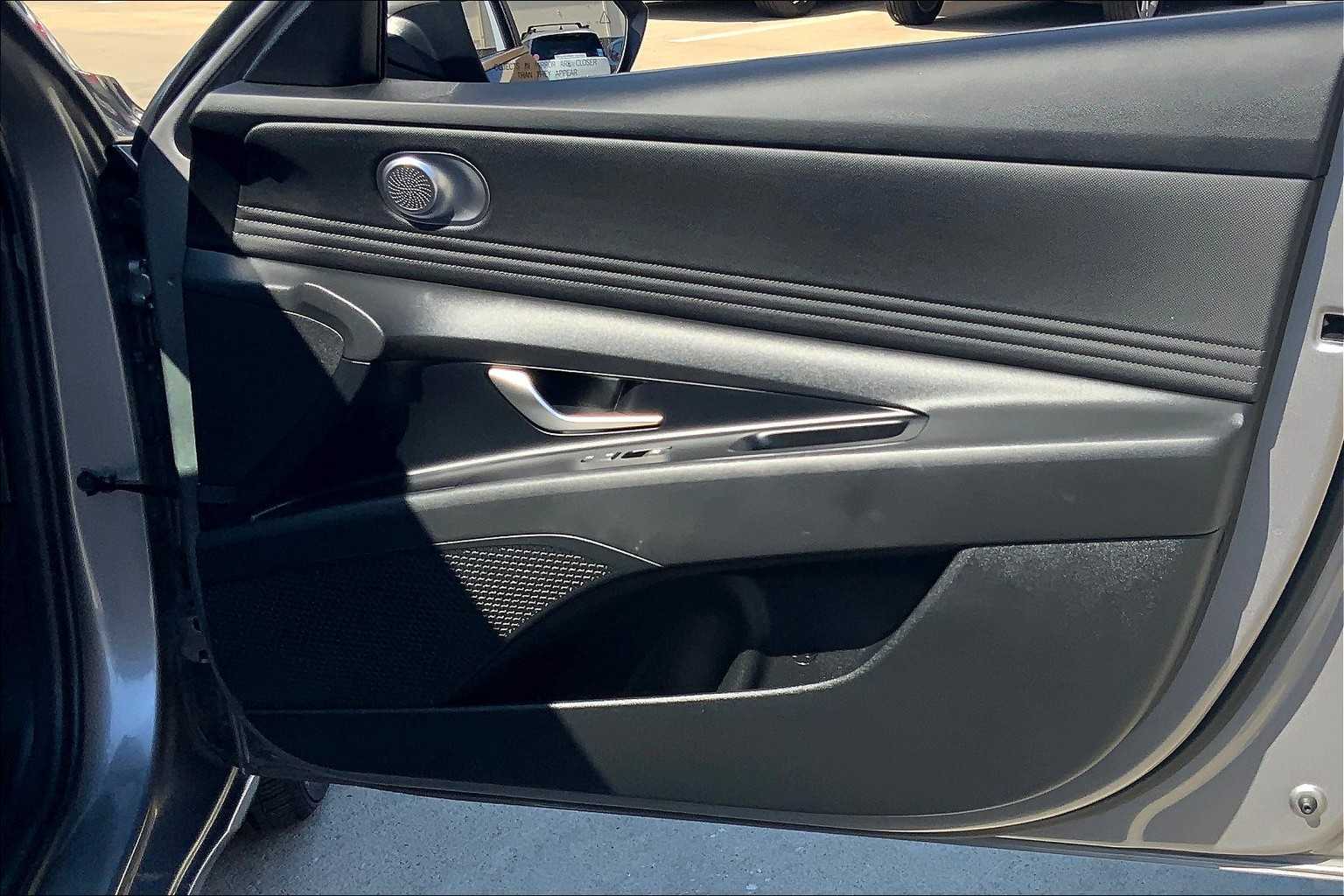 2025 Hyundai Elantra SEL Convenience photo 20
