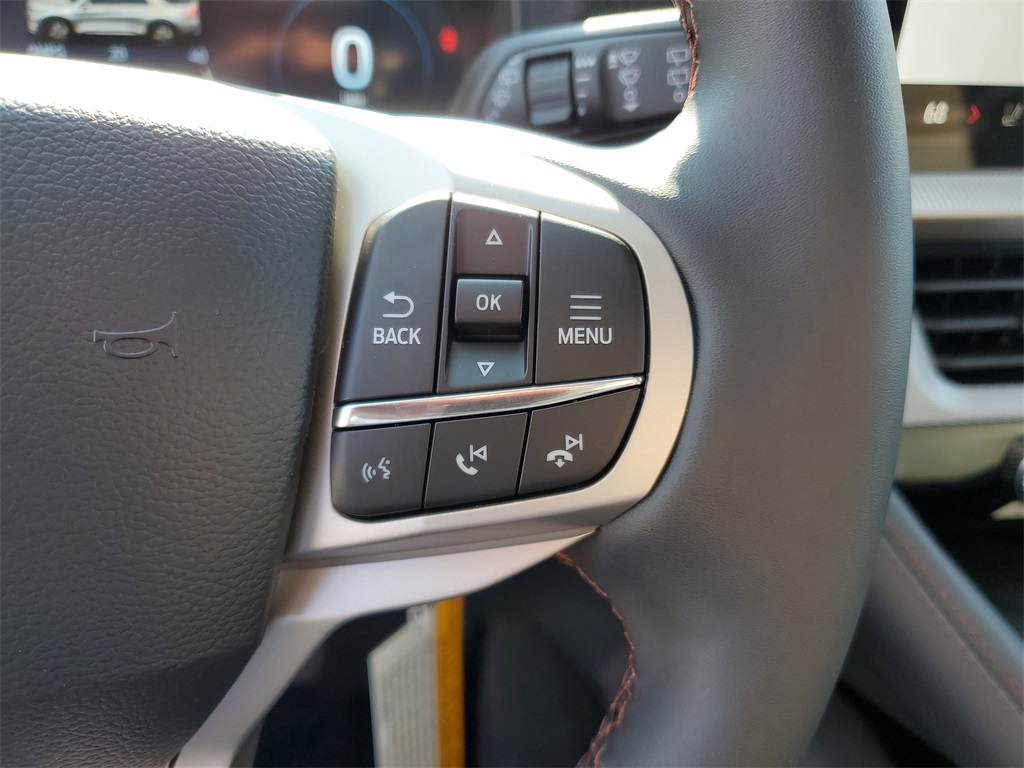 2025 Ford Explorer photo 10