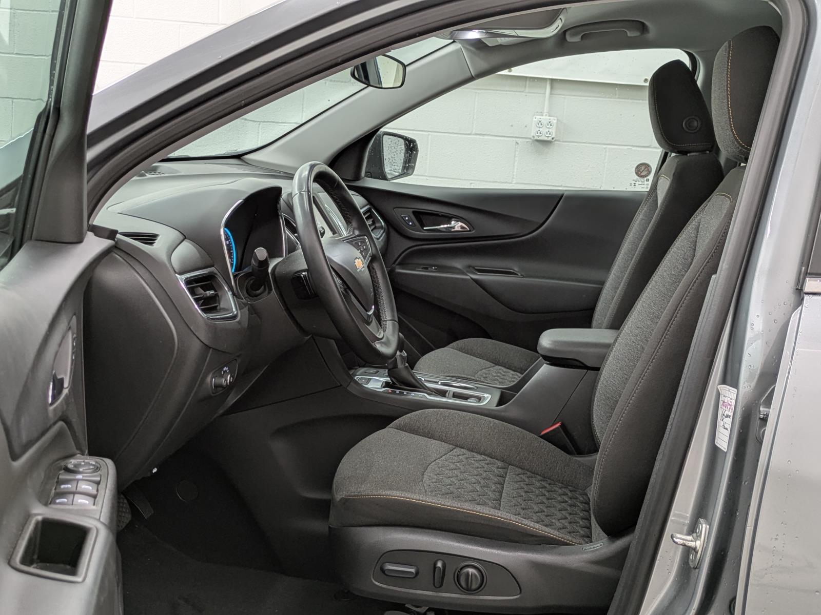 2024 Chevrolet Equinox LT photo 3
