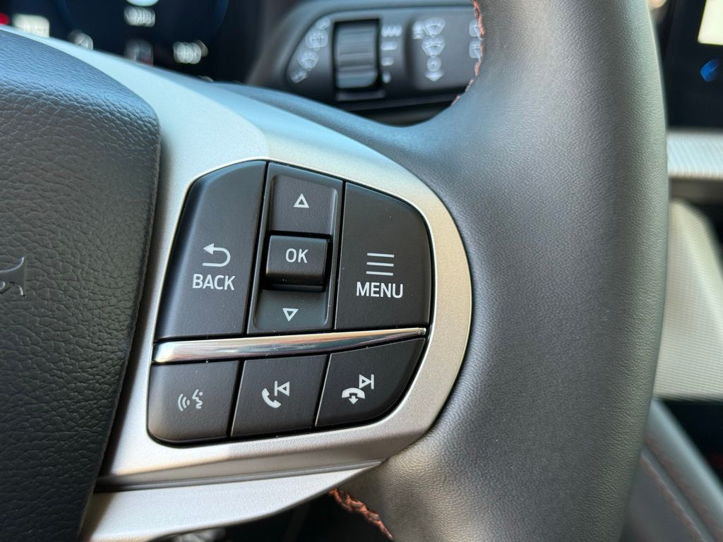 2025 Ford Explorer photo 9