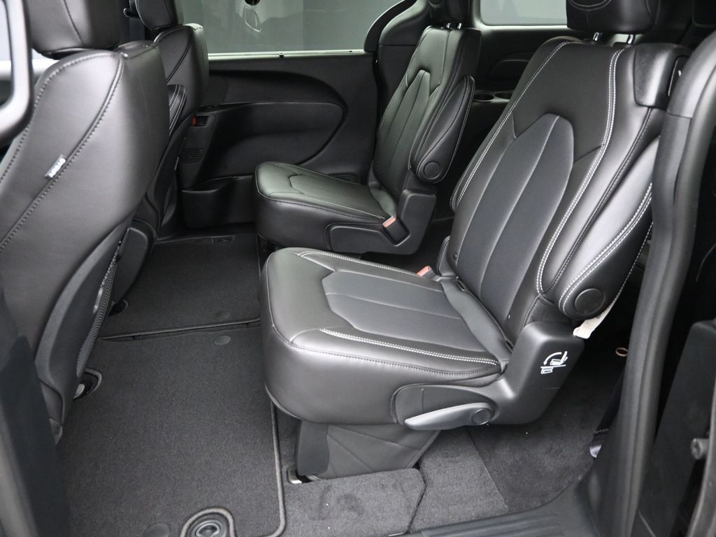 2026 Chrysler Pacifica photo 11
