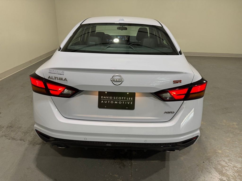 2025 Nissan Altima SR photo 6