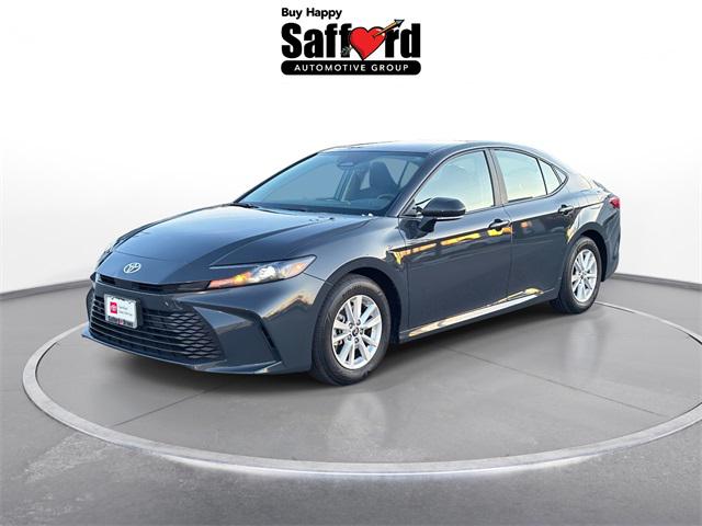 2025 Toyota Camry LE's photo