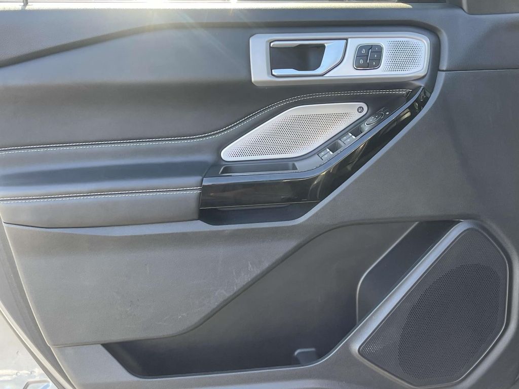 2022 Ford Explorer ST photo 15
