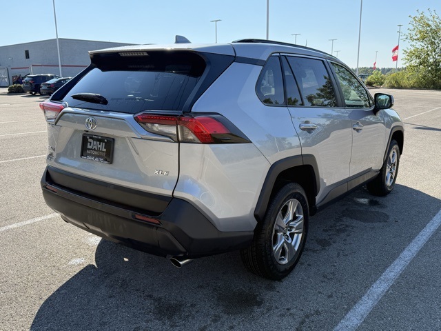 2024 Toyota RAV4 XLE photo 7