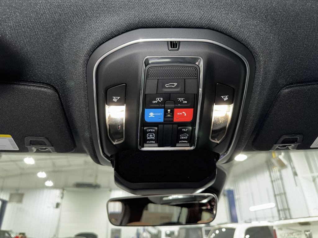 2025 Jeep Grand Cherokee Altitude X photo 38