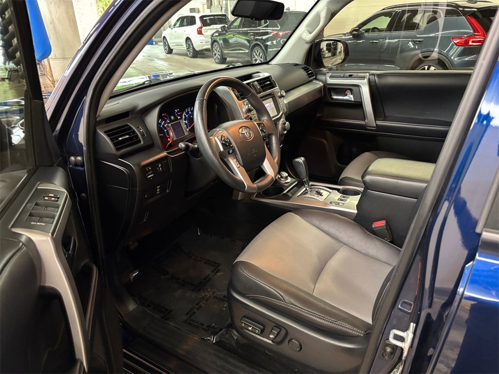 2017 Toyota 4Runner SR5 Premium photo 10