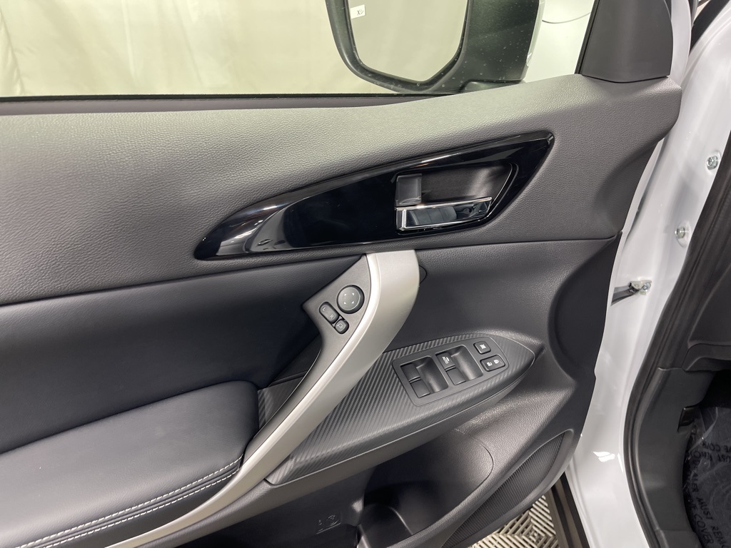 2025 Mitsubishi Eclipse Cross SE photo 19