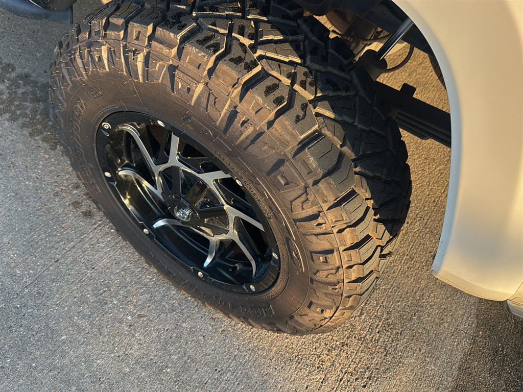 2017 Toyota Tacoma SR5 TRD Sport photo 6