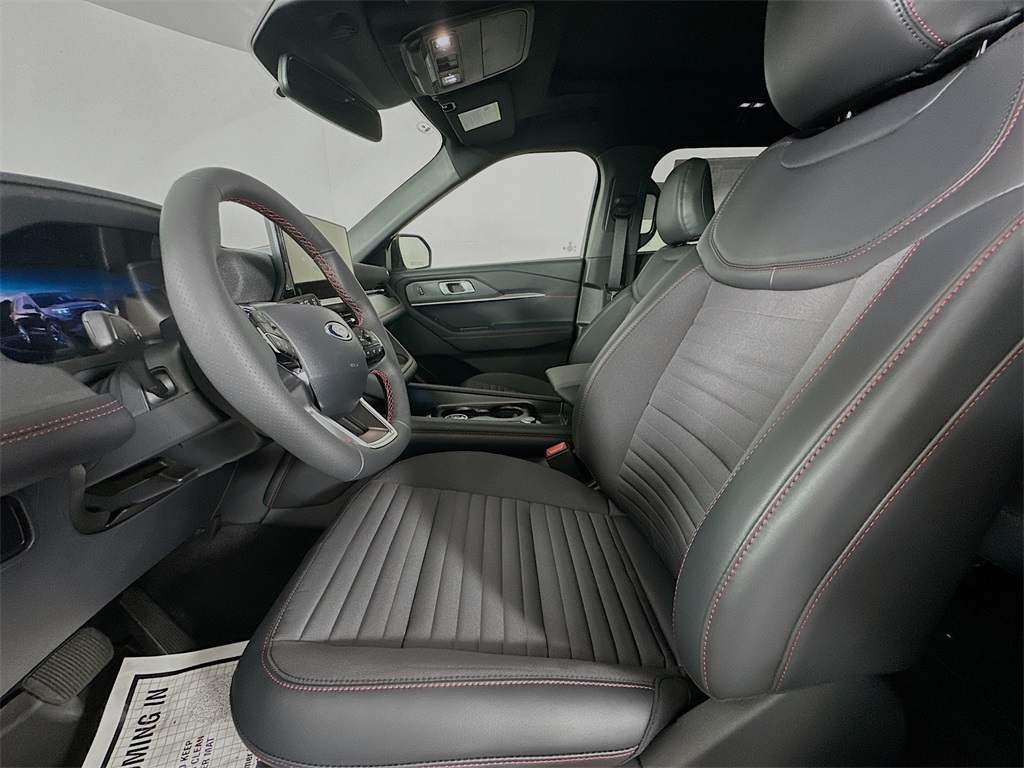 2025 Ford Explorer ST-Line photo 11