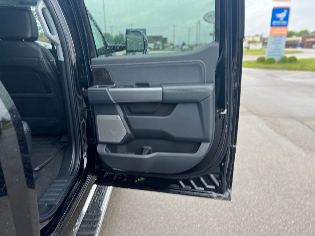 2025 Ford F-250 Lariat photo 34