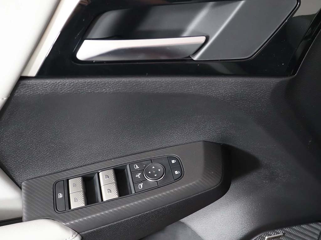 2025 Mitsubishi Outlander SE Ralliart photo 35