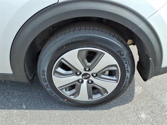 2019 Kia Niro LX photo 4