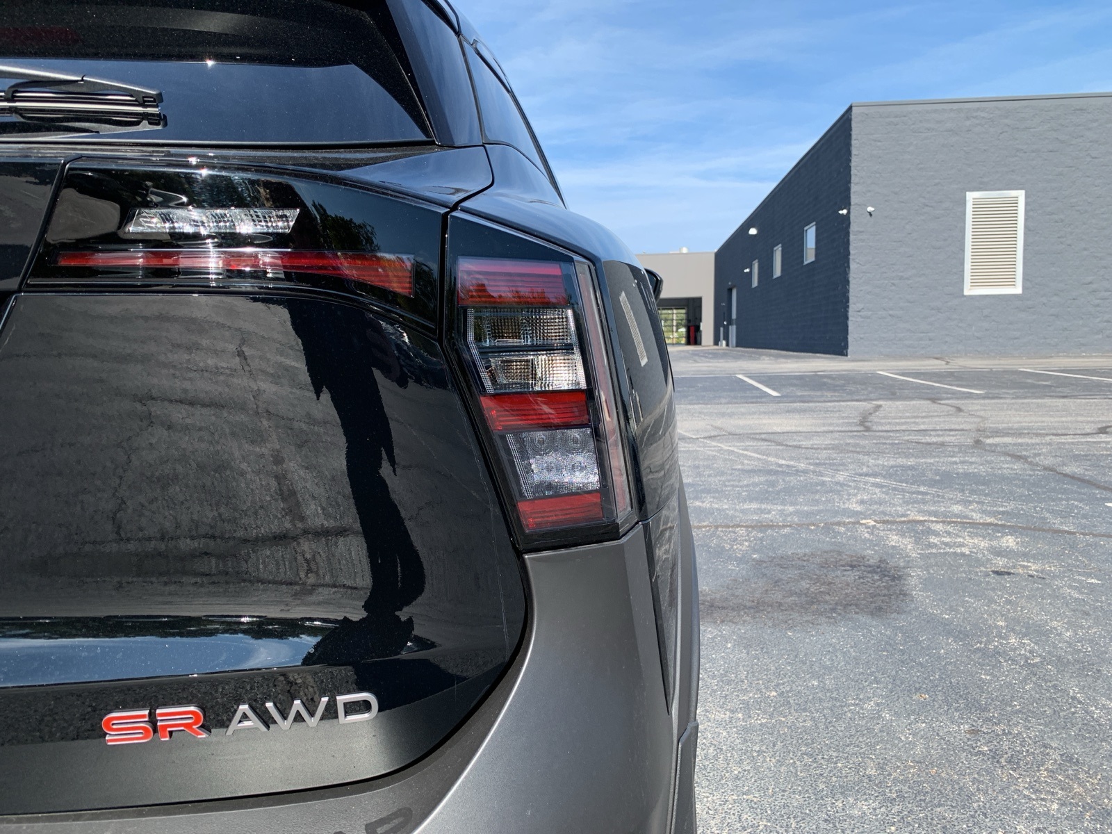 2026 Nissan Kicks SR photo 3