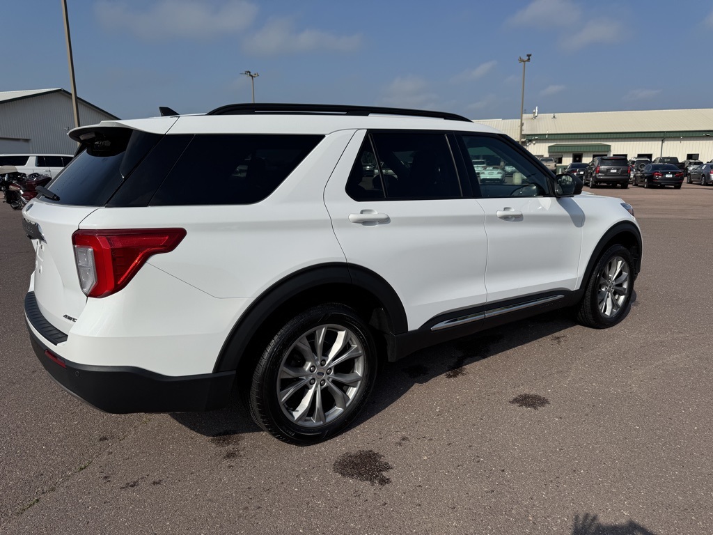 2022 Ford Explorer XLT photo 2