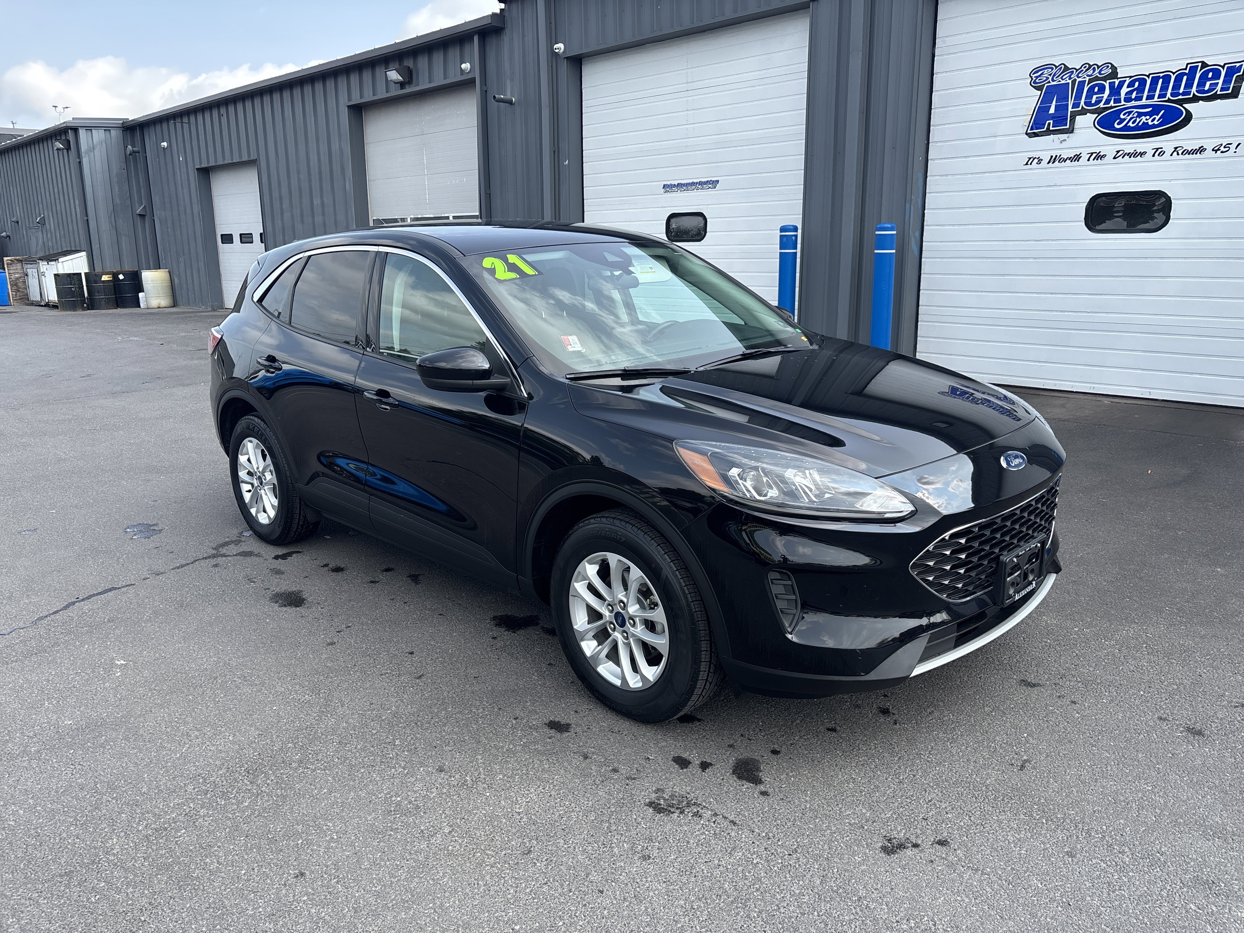 2021 Ford Escape SE's photo