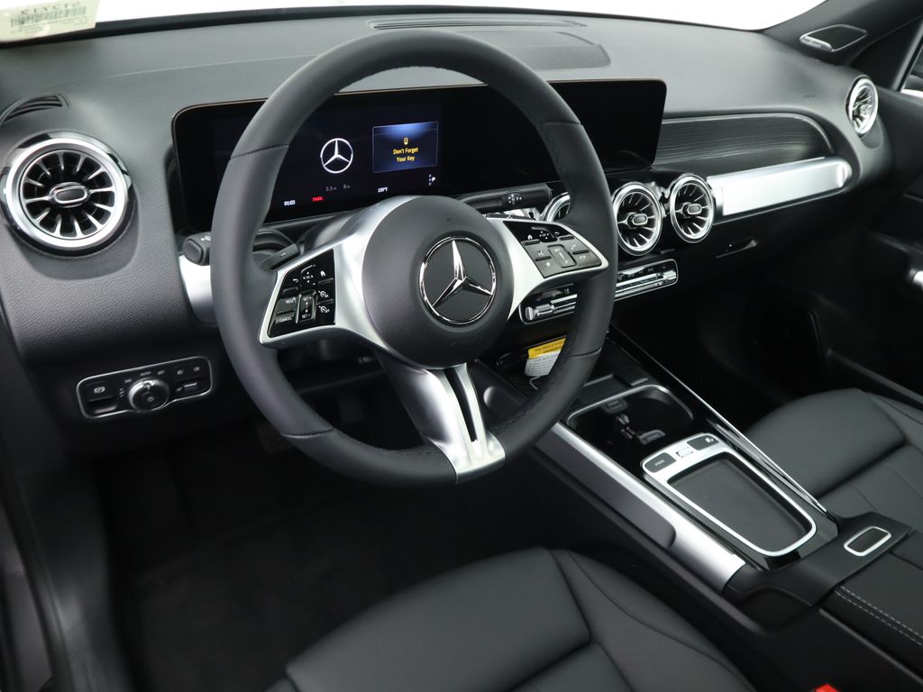 2025 Mercedes Benz GLB 250 photo 10