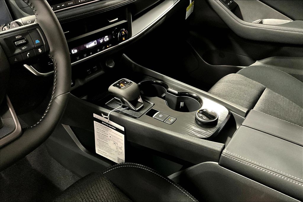 2026 Nissan Rogue SV photo 3