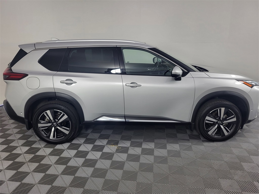 2023 Nissan Rogue Platinum photo 3