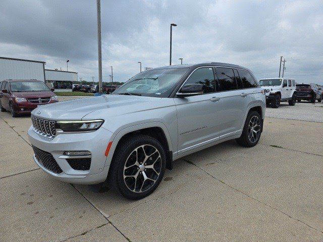 2022 Jeep Grand Cherokee Summit Reserve photo 2