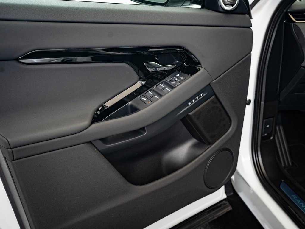 2026 Land Rover Range Rover Evoque Dynamic SE photo 20