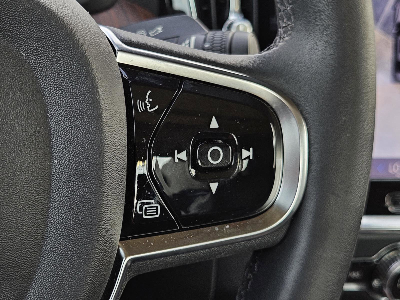 2024 Volvo S60 B5 AWD Plus photo 13