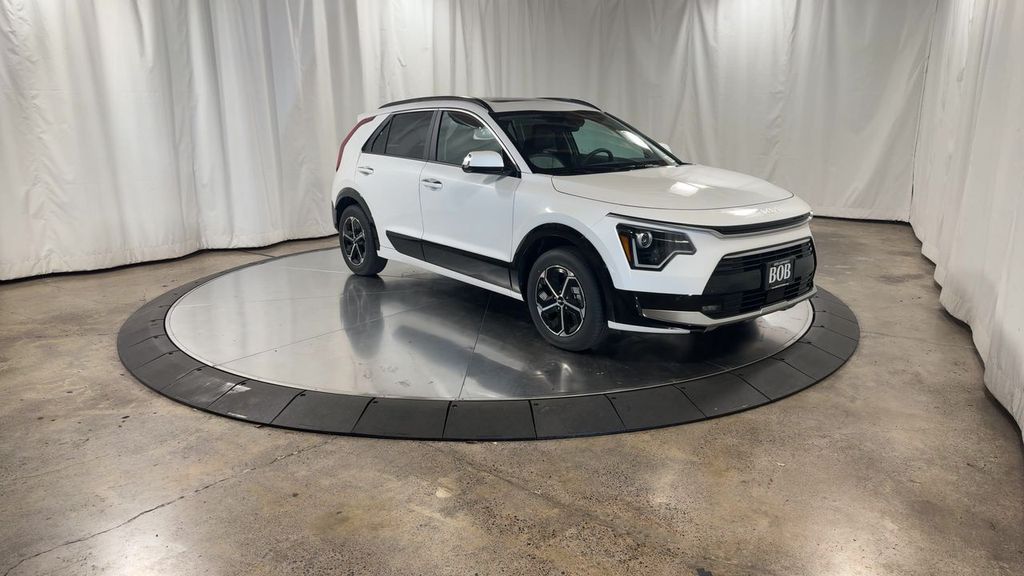 2025 Kia Niro SX photo 3