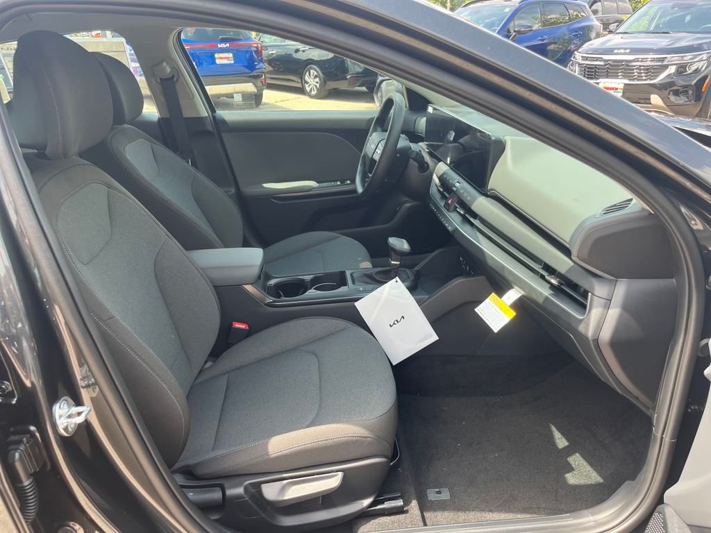 2025 Kia K4 LX photo 15